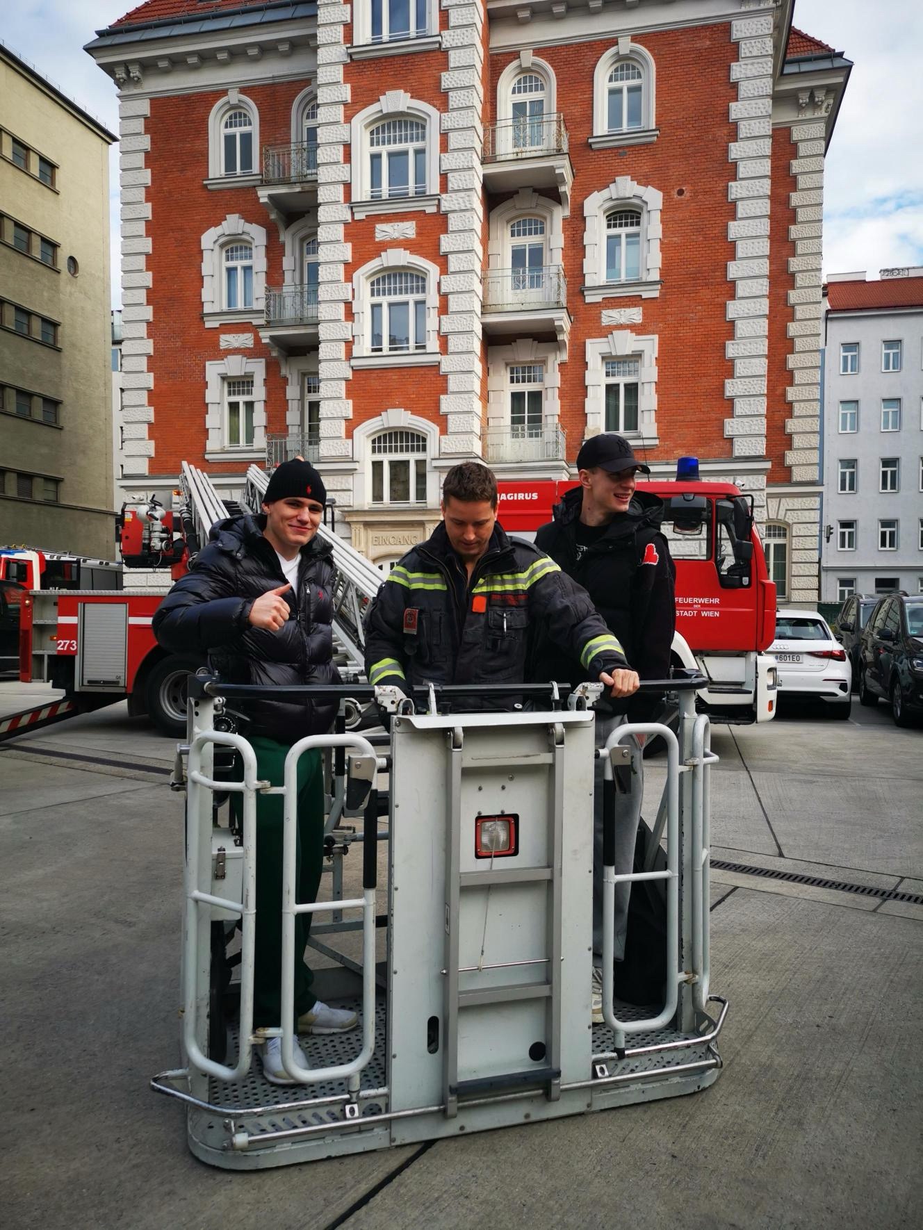 Besuch der Feuerwache Favoriten: Ein spannender Einblick in den Alltag der Feuerwehr 