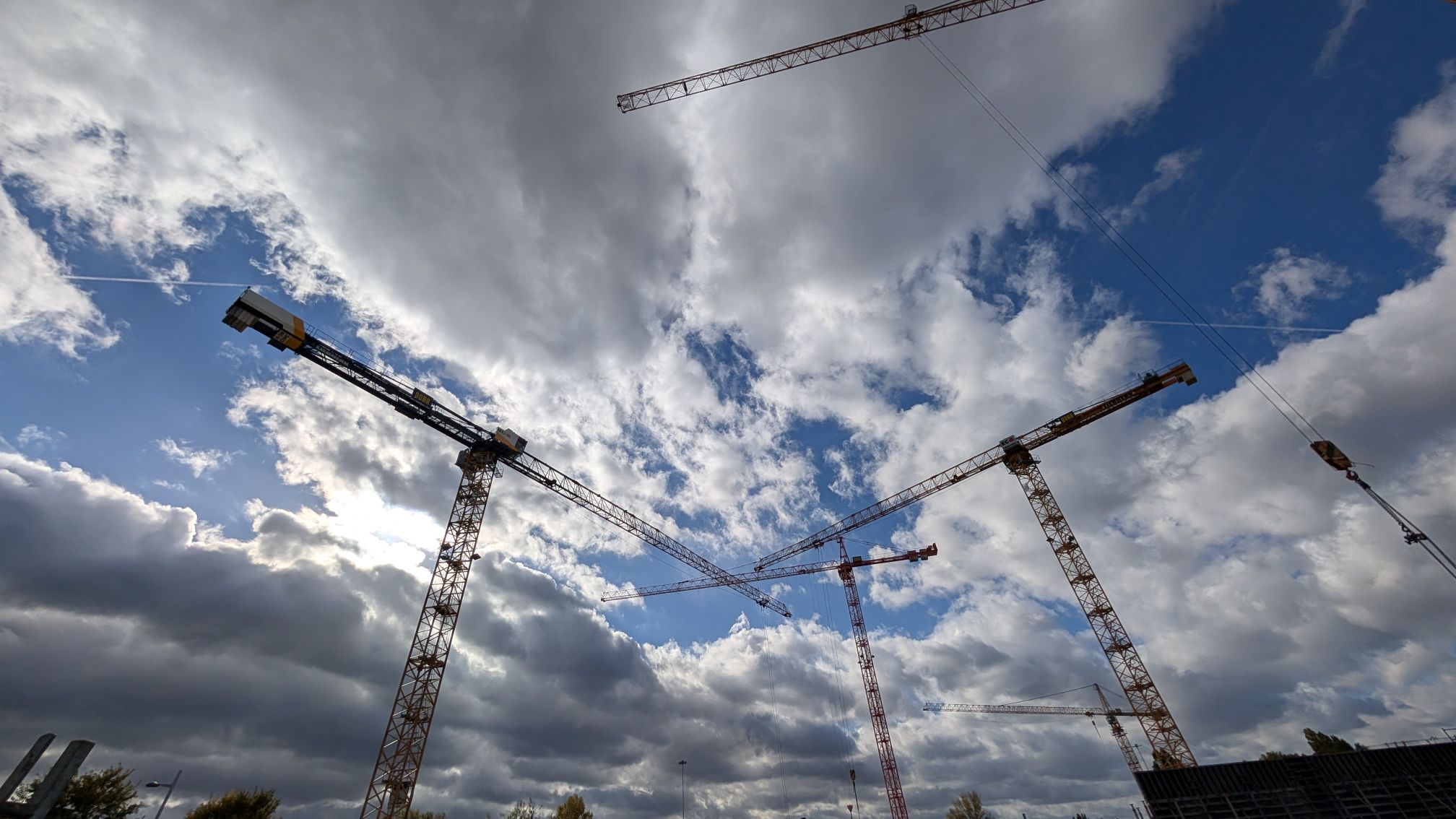 Baustellenbesuch des zukünftigen Zentralberufsschulgebäudes in der Seestadt zweier Tiefbau-Klassen