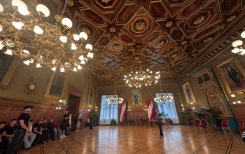 <strong>Besuch der Rauchfangkehrer:innen-Lehrlinge im Wiener Rathaus</strong>